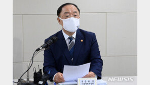 홍남기 “백신허브 구축방안 곧 발표…바이오 빅데이터 구축”