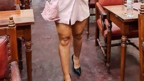 “제발 가려라” 노출 즐기는 시의원에 아르헨 ‘시끌’