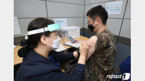 “백신 안 맞으면 포상휴가 없다”…軍 백신 접종 강요 의혹