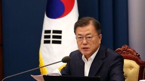 文 “내년까지 확장재정 유지…재정 추가투입 가능성 열어둬야”