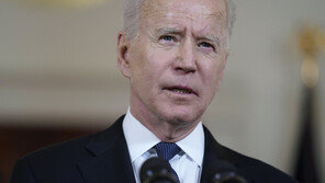 바이든 “코로나 기원 추가 조사하라”…中 “정치화” 반발