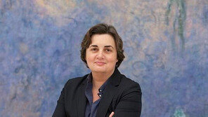 첫 여성 루브르박물관장 “사회 이슈 기획展 열것”