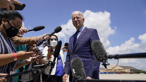 “초콜릿 아이스크림 주세요”…백발 노인, 알고보니 바이든