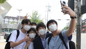 홍준표 “원내대표 경선, 잔류파가 탈당파에 이겼다”…탈당파 이준석 찜찜