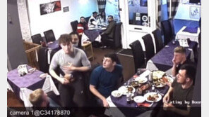 “숨이 안 쉬어진다”는 손님에 종업원은 ‘이 방법’을 썼다