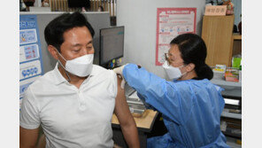 AZ백신 접종 받은 오세훈 시장, 타이레놀 건넸더니…