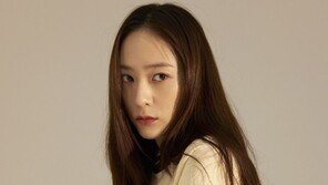 정수정, 깊은 눈빛으로 독보적 아우라 발산…새 프로필 공개