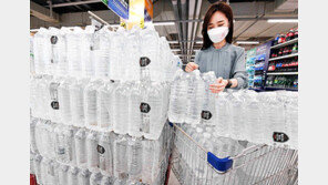 PB 생수병 라벨 없애 ‘플라스틱 줄이기’ 앞장