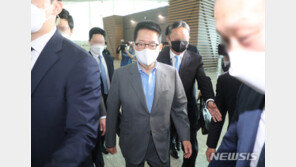 ‘어제 DC, 오늘 NY’ 방미 박지원, SNS에 동선 노출 논란