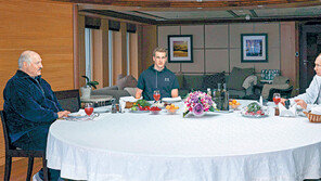 푸틴, ‘강제착륙’ 루카셴코 감싸기… 속내는 ‘영토 확장’