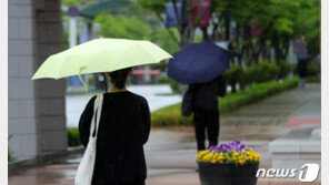 ‘6월 첫날’ 출근길 빗방울…낮에는 초여름 날씨