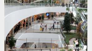 서울 ‘두달째 세자릿수’ 확진…변이 바이러스·방심에 여전히 ‘위기’