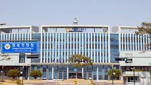 이웃집 맡긴 아이 4층서 추락…“식탁서 떨어졌다”했다가 번복