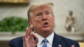 트럼프 前 보좌관 “美서도 미얀마식 쿠데타 일어나야” 발언 파문