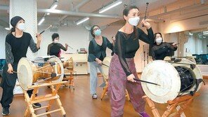 “신나게 두드려요”