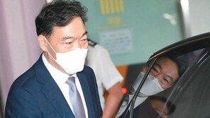 김오수 임명 강행… 與 3분만에 단독처리, 文은 7시간뒤 재가