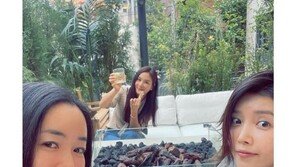 고소영·이혜영·채정안, 절친들의 화기애애 데이트 “오랜만에”