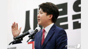 與 잠룡도 제각각…“이준석, 선전하길” “생체연령만 젊어”