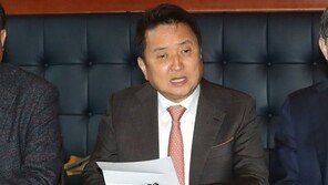 김영환 “44조 투자하고 미국 안쓰는 얀센 받아…서글픈 코미디”