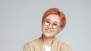 ‘북유럽 with 캐리어’ 송은이 “김혜수 책장 꼭 보고 싶어”