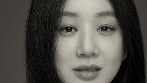 정려원, 한국 대표 배우 200인 선정…촉촉한 사슴 눈망울