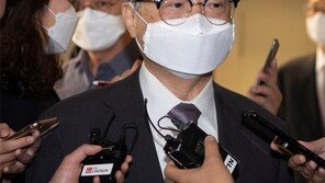 ‘성추행’ 오거돈, 첫 공판서 국민참여재판 거부 