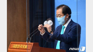 윤석열 입당, 홍준표 복당 누가 먼저냐…洪·尹 놓고 딜레마