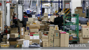 편의점 택배 가격 오른다…CU·GS25 이달 인상