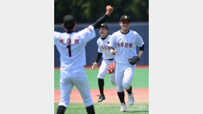 [포토] 문동주 ‘짜릿한 역전승이야!’