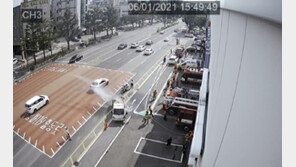 “여기 불났어요” 불타는 가구 싣고 소방서 달려간 트럭