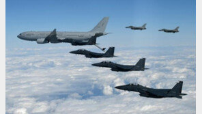 ‘바이든 선물’ 얀센 백신 100만명분 나를 공중급유기 출발