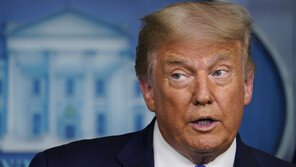 트럼프, ‘쥐꼬리만한’ 조회수에… 자체 SNS 폐쇄