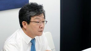 유승민 “기본소득은 사기” vs 이재명 “국민의힘이 갑자기 친서민됐나”