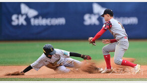 [포토] 오승빈 ‘모래 휘날리며 귀루’