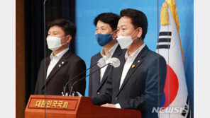 與 초선, 文에 ‘쓴소리’ 없었다…“조국 질문 필요성 못 느껴”