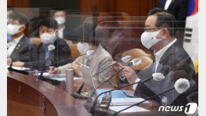 해외서 코로나 걸린 韓국민, 영사 도움받고 국내이송