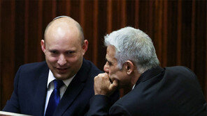 이스라엘, 건국 첫 ‘무지개 연정’… 15년 집권 네타냐후 몰아냈다 