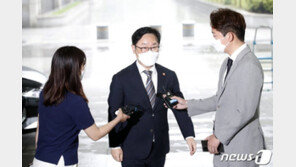 박범계 “총장 의견 청취, 의견 좁히는 절차 아냐…인사 아직”