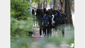 교직원 백신접종 8월까지 끝낸다…‘전면등교 플랜’ 가동