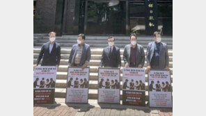 홍문표 ‘왜 내 사진 빼’ 시위→ 정청래 “이제 알겠죠…함께 언론개혁”