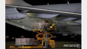  얀센 백신 101만회분 서울공항 도착…미국 대사 “같이 갑시다”