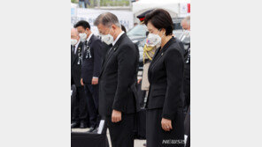 文, 성폭력 사망 중사 빈소 직접 조문…“안타깝고 억울한 죽음”