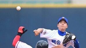 [포토] 장민혁 ‘침착하게 병살 처리’