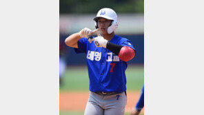 [포토] 추현빈 ‘투런포 이후 안타 추가’