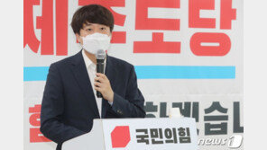 이준석 “당원명부 통째로 유출돼 비방문자…이게 경험과 경륜이냐”