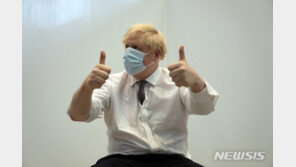 英 존슨 총리, G7에 “내년 말까지 전세계 코로나 백신 접종하자”
