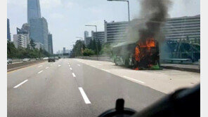 잠실대교 달리던 시내버스서 불… 승객 15명 긴급 대피