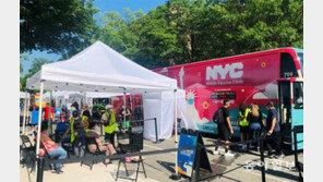 밴드공연에 가방 등 선물공세… 12~15세 유소년 접종 총력전 