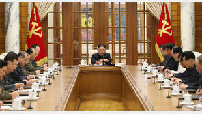 이인영 “北 제재 완화해 협상 나오게 해야” 논란