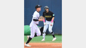 [포토] 조원빈 ‘만루 찬스에 땅볼’